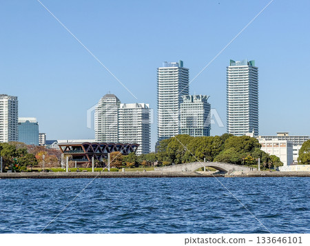 View of tower apartments and parks across the waterfront 2025.11 Yokohama, Japan View of tower apartments and parks across the waterfront 2025.11 Yokohama, Japan 133646101