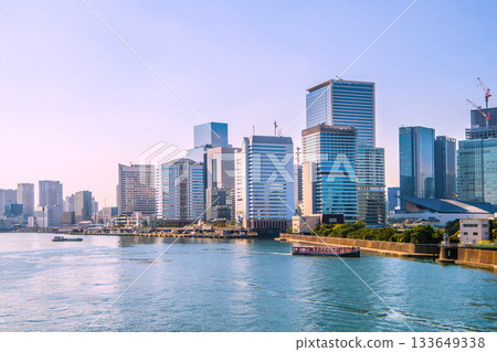 日本東京城市景觀,入境旅遊…竹芝、濱松町、水上巴士「龍馬」等等。左側背景還可以看到一艘水上巴士。 日本東京城市景觀,入境旅遊…竹芝、濱松町、水上巴士「龍馬」等等。左側背景還可以看到一艘水上巴士。 133649338