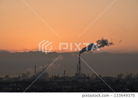 Factory dyed in the morning glow 133649370