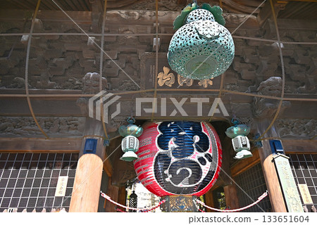 成田山新勝寺仁王門上的燈籠 133651604