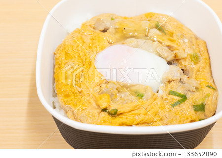 Delicious convenience store bento: Oyakodon Delicious convenience store bento: Oyakodon 133652090