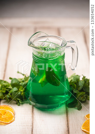 Green tarragon drink with mint and ice Green tarragon drink with mint and ice 133654052