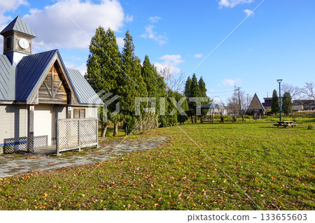 北村中央公園（赫拉布納廣場）公共廁所 - 秋季 133655603