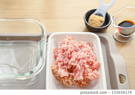 Ingredients for microwaved minced chicken Ingredients for microwaved minced chicken 133656174