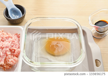 將糖和清酒混合 將糖和清酒混合 133656175
