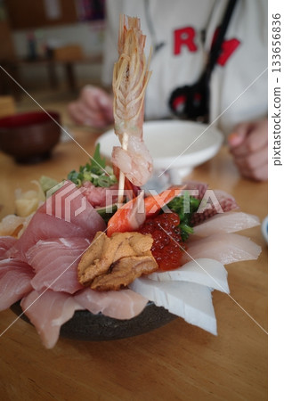 特製海鮮蓋飯，盛滿沖繩海鮮 133656836