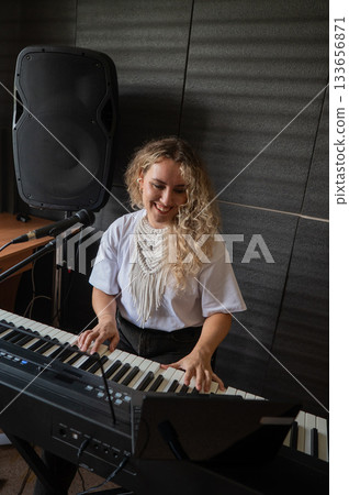 Caucasian woman teaches online music lesson..  133656871