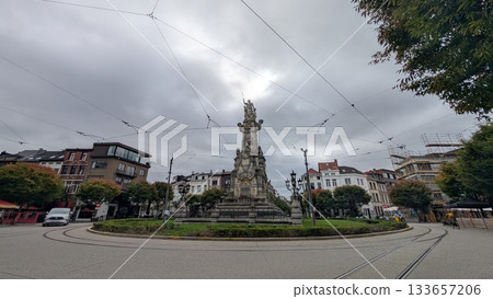Roundabout with the ancient sculpture in Antwerp 133657206