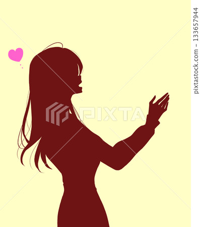 微笑的女子伸出手，冬日戀曲側影 133657944