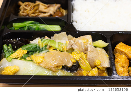 Delicious stir-fried pork and egg Chinese lunch box 133658196