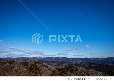 冬日晴空萬裡，龍神峽谷（茨城縣）群山環繞，景色壯麗。 133661798