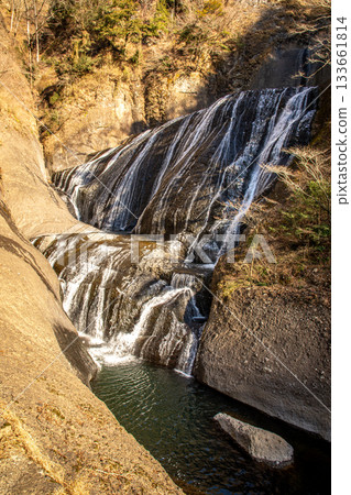 The lower stream of Fukuroda Falls sparkling in the winter sunshine (Daigo Town, Ibaraki Prefecture) The lower stream of Fukuroda Falls sparkling in the winter sunshine (Daigo Town, Ibaraki Prefecture) 133661814