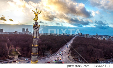 Drone point oF view on Victory column  (67m, built 1864) with observation desk on top of it : sunbeams of sunset 133665127