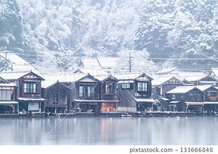 京都伊根的雪中船屋 京都伊根的雪中船屋 133666848