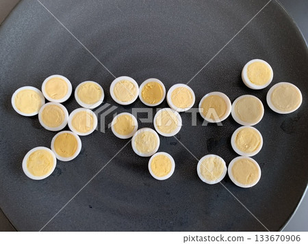 I tried writing letters with quail eggs 133670906