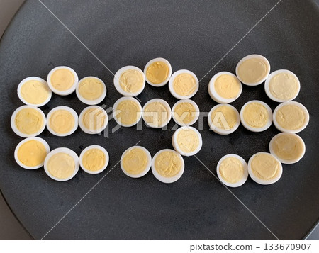 我試著用鵪鶉蛋寫信。 133670907