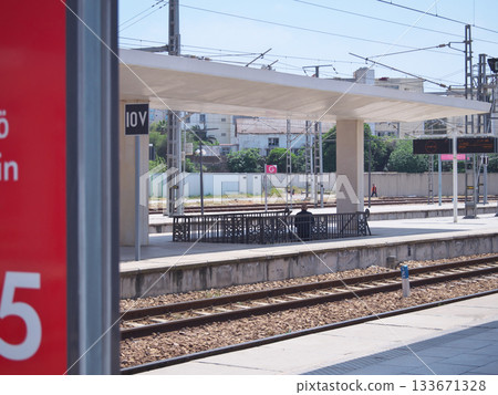 摩洛哥，卡薩布蘭卡火車站，月台，五月 133671328