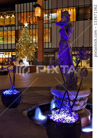 Christmas tree and statue of Princess Nyoze in the square in front of the Zenkoji exit of Nagano Station 133671362
