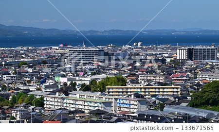 遠處可見大村市(長崎縣/新大村站建成後)的哈里奧無線電塔和西海橋(佐世保)。 遠處可見大村市(長崎縣/新大村站建成後)的哈里奧無線電塔和西海橋(佐世保)。 133671565