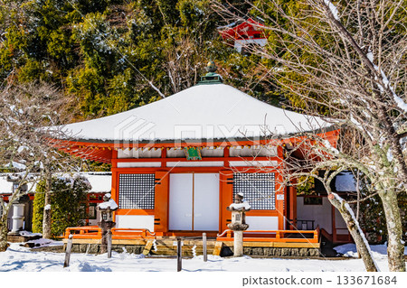 京都鞍馬寺光明神社冬景 133671684