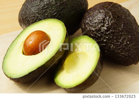Avocado ingredients 133672025
