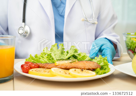 Asian Nutritionist holding healthy food for patient in hospital, nutrition and vitamin. 133672512