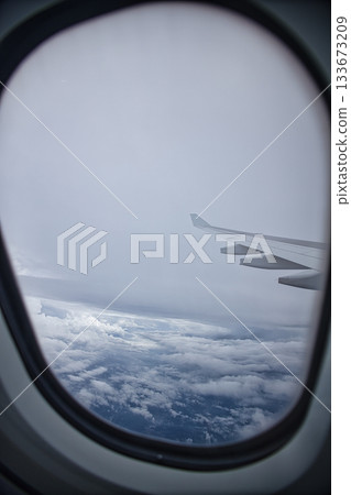 從飛機窗口查看 133673209