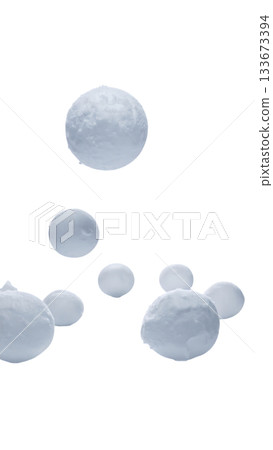 冬日景象，雪球漂浮在白色的空間中，營造出柔和的季節氛圍。 133673394