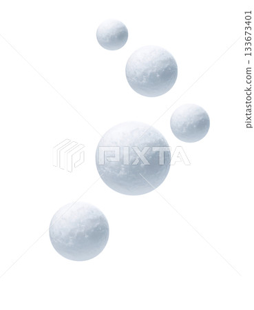 冬日景象，雪球漂浮在白色的空間中，營造出柔和的季節氛圍。 133673401