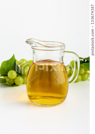 Image of vinegar, fruit vinegar, wine vinegar Image of vinegar, fruit vinegar, wine vinegar 133674387