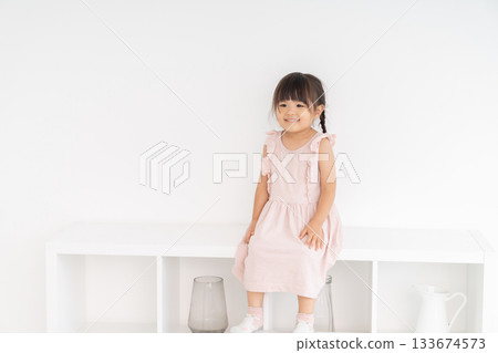 3歲的女孩 3歲的女孩 133674573