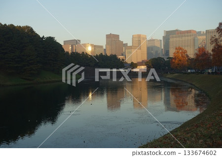 秋季的櫻田護城河 133674602