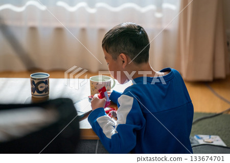 younger, eat, eating 133674701