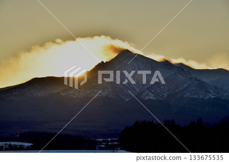 Sunrise over Mount Shari 133675535