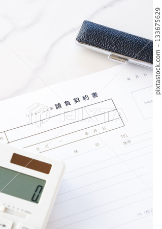 Renovation work contract - To carry out renovation work on real estate, a contract is signed with a contractor. 133675629