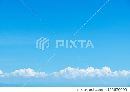 夏末天空:晴朗的藍色午後天空和雲彩 48 夏末天空:晴朗的藍色午後天空和雲彩 48 133676093