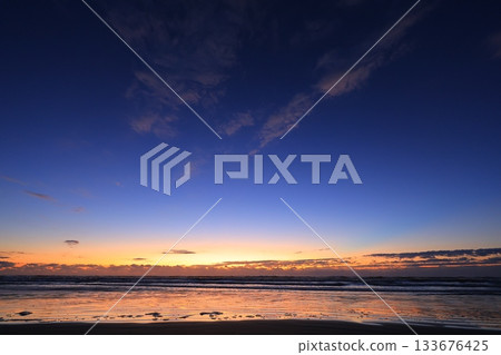美麗的海灘日出 美麗的海灘日出 133676425
