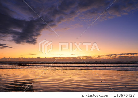 美麗的海灘日出 133676428