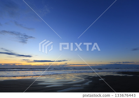 美麗的海灘日出 美麗的海灘日出 133676443