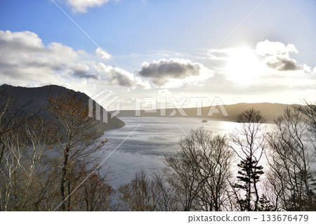 深秋的浦間湖 133676479