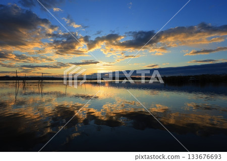 Asahi reflected on the surface of the water 133676693