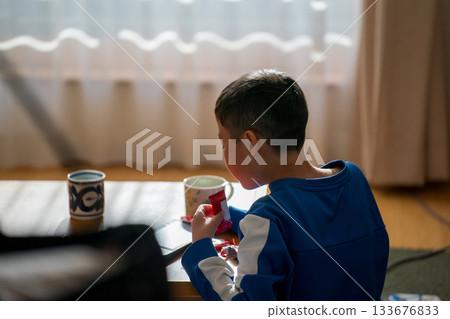 younger, eat, eating 133676833