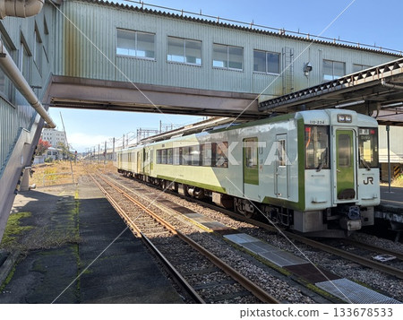Iiyama Line departure station (November, Tokamachi Station, Tokamachi City, Niigata Prefecture) Iiyama Line departure station (November, Tokamachi Station, Tokamachi City, Niigata Prefecture) 133678533