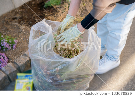 gardening, female, females 133678829