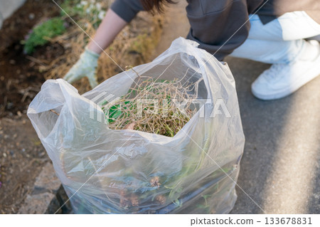 gardening, female, females 133678831