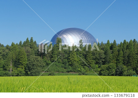 The Dinosaur Hall of the Fukui Prefectural Dinosaur Museum seen from the countryside 133679118