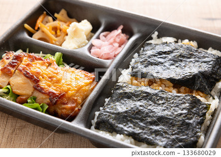 A seaweed bento box containing delicious grilled young chicken with salt and koji 133680029