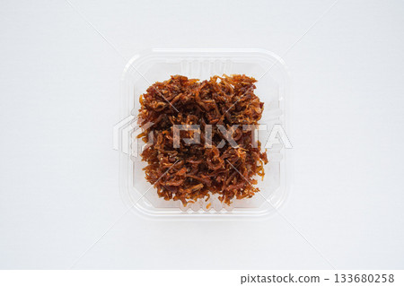 用日本胡椒粉醃製的乾沙丁魚 133680258