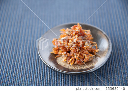 乾奇裡面配日本胡椒粉，盛於小碟中 133680440