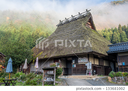 宮山地區的茅草屋頂建築 133681002